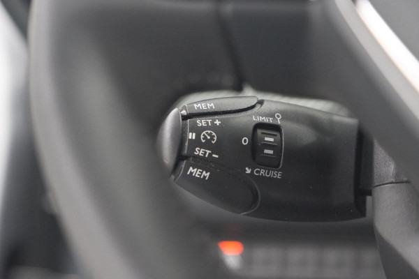 Peugeot 208 PureTech 100 Allure Pack | Camera | Apple Carplay | Parkeersensoren | Navigatie