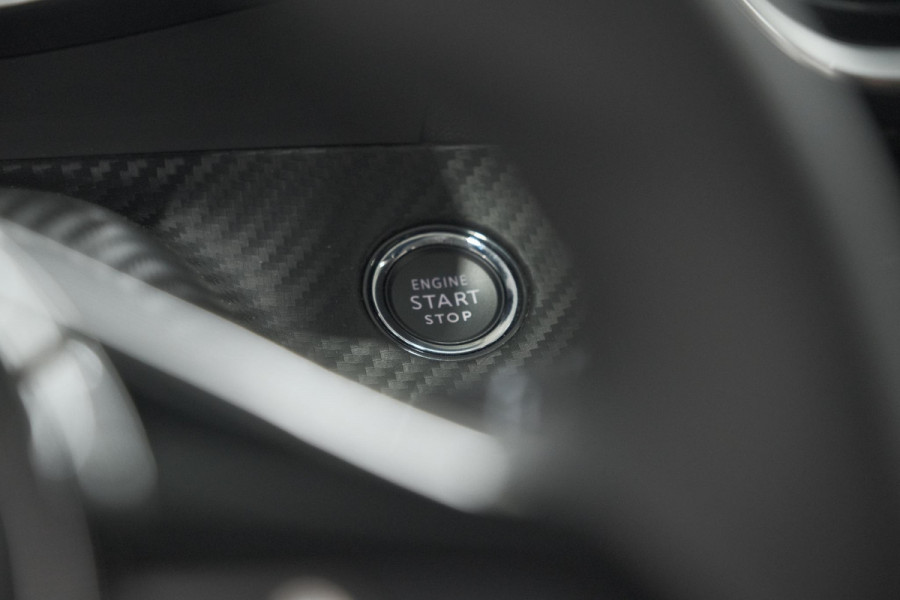 Peugeot 208 PureTech 100 Allure Pack | Camera | Apple Carplay | Parkeersensoren | Navigatie