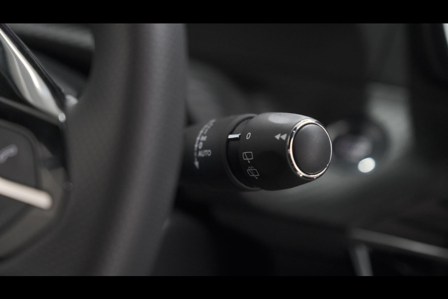 Peugeot 2008 PureTech 130 EAT8 GT | 360 Camera | Adaptieve Cruise Control | Dodehoekdetectie | Navigatie