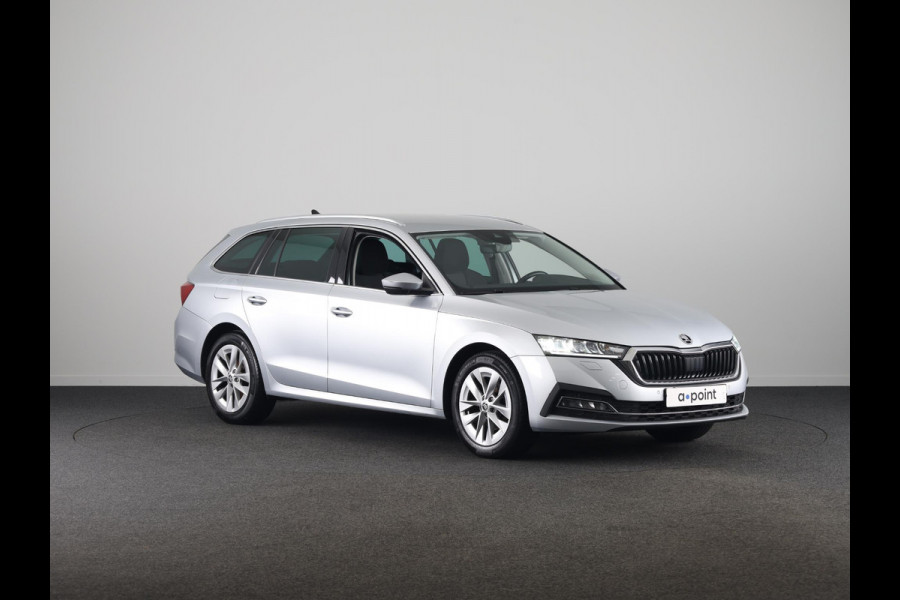 Škoda Octavia Combi 1.0 TSI Style 110pk | Navigatie | Parkeersensoren voor en achter | Apple Carplay -/ Andriod auto |  Verwambare voorstoelen