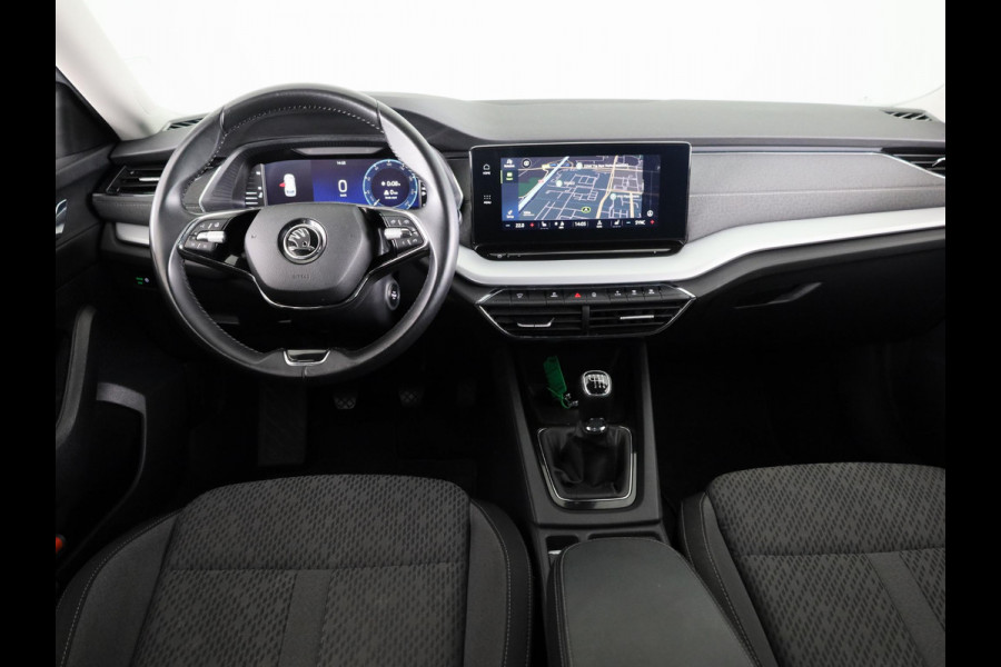Škoda Octavia Combi 1.0 TSI Style 110pk | Navigatie | Parkeersensoren voor en achter | Apple Carplay -/ Andriod auto |  Verwambare voorstoelen