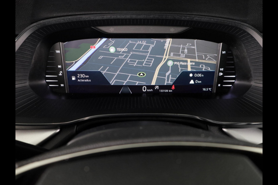 Škoda Octavia Combi 1.0 TSI Style 110pk | Navigatie | Parkeersensoren voor en achter | Apple Carplay -/ Andriod auto |  Verwambare voorstoelen