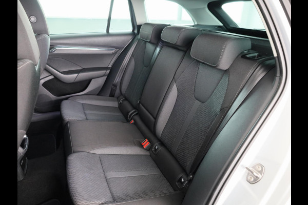 Škoda Octavia Combi 1.0 TSI Style 110pk | Navigatie | Parkeersensoren voor en achter | Apple Carplay -/ Andriod auto |  Verwambare voorstoelen