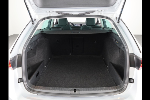 Škoda Octavia Combi 1.0 TSI Style 110pk | Navigatie | Parkeersensoren voor en achter | Apple Carplay -/ Andriod auto |  Verwambare voorstoelen