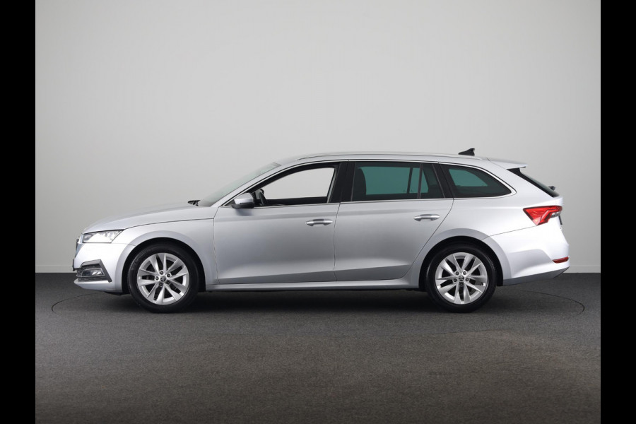 Škoda Octavia Combi 1.0 TSI Style 110pk | Navigatie | Parkeersensoren voor en achter | Apple Carplay -/ Andriod auto |  Verwambare voorstoelen