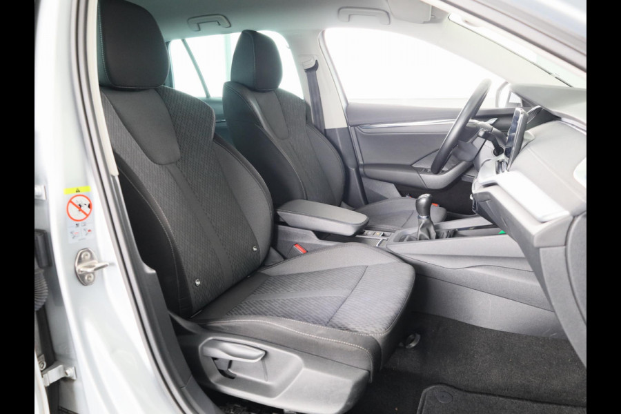 Škoda Octavia Combi 1.0 TSI Style 110pk | Navigatie | Parkeersensoren voor en achter | Apple Carplay -/ Andriod auto |  Verwambare voorstoelen