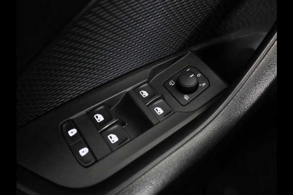 Škoda Octavia Combi 1.0 TSI Style 110pk | Navigatie | Parkeersensoren voor en achter | Apple Carplay -/ Andriod auto |  Verwambare voorstoelen