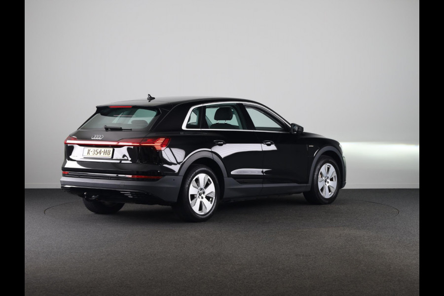 Audi e-tron 50 quattro edition 71 kWh 313 pk | SoH 99% | Navigatie | Trekhaak (afneembaar) | Parkeersensoren | Luchtvering |