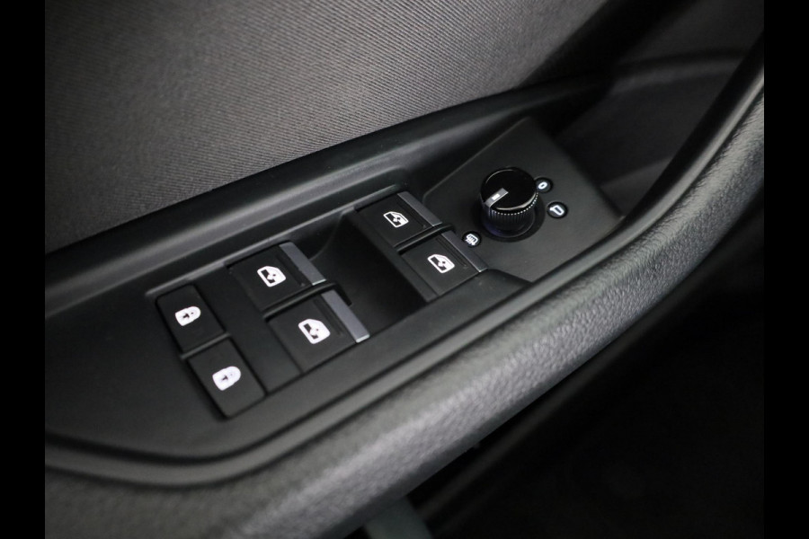 Audi e-tron 50 quattro edition 71 kWh 313 pk | SoH 99% | Navigatie | Trekhaak (afneembaar) | Parkeersensoren | Luchtvering |