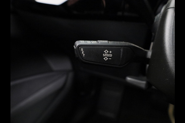 Audi e-tron 50 quattro edition 71 kWh 313 pk | SoH 99% | Navigatie | Trekhaak (afneembaar) | Parkeersensoren | Luchtvering |