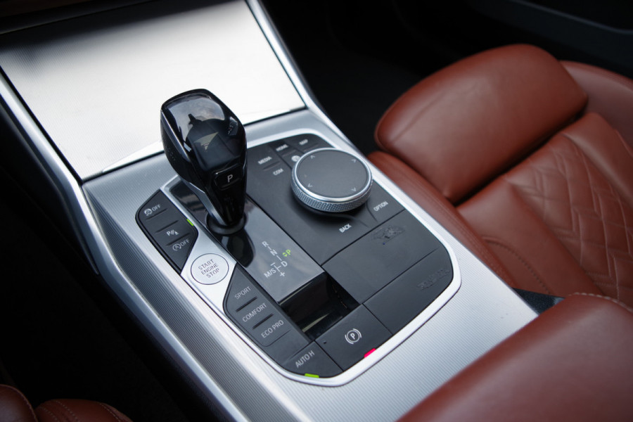 BMW 3 Serie Touring 330i 259 PK High Executive M-Sport Edition, Panoramadak, Trekhaak, Individual, Head-Up