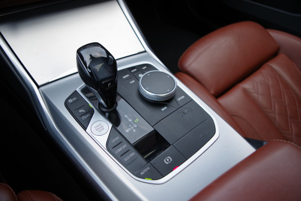 BMW 3 Serie Touring 330i 259 PK High Executive M-Sport Edition, Panoramadak, Trekhaak, Individual, Head-Up