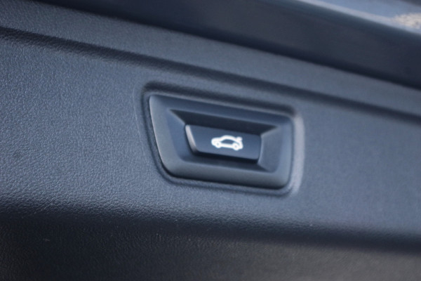 BMW 3 Serie Touring 330i 259 PK High Executive M-Sport Edition, Panoramadak, Trekhaak, Individual, Head-Up