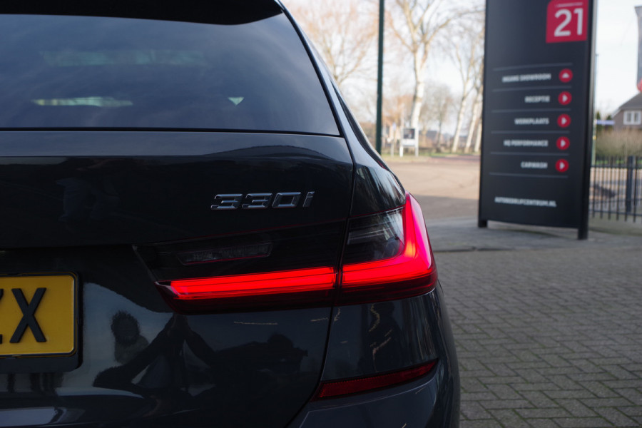 BMW 3 Serie Touring 330i 259 PK High Executive M-Sport Edition, Panoramadak, Trekhaak, Individual, Head-Up