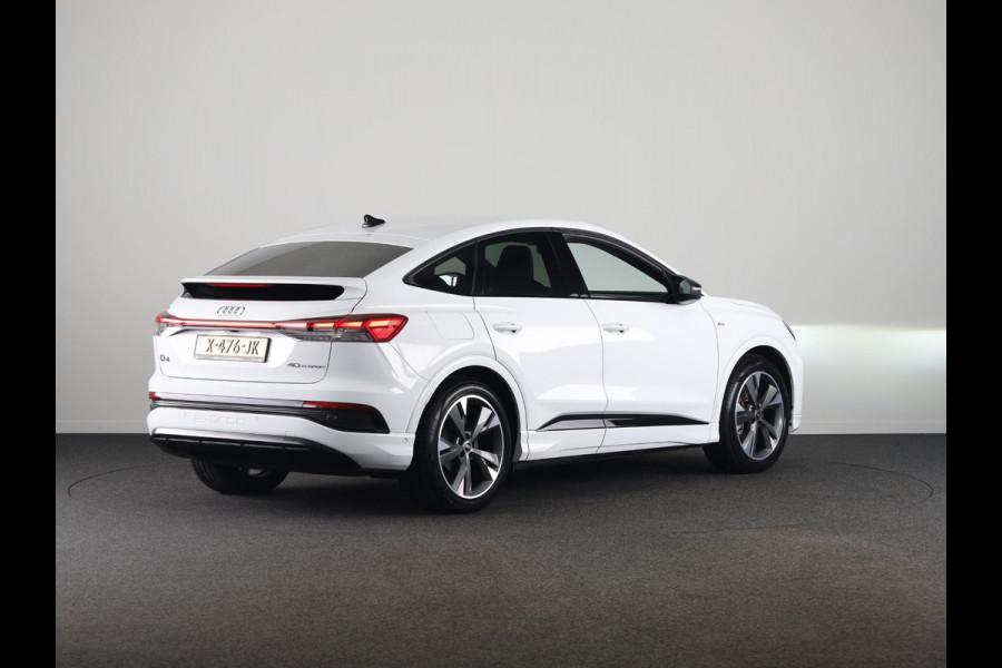 Audi Q4 Sportback e-tron 40 S edition 77 kWh 204 pk | SoH 98% | Navigatie | Parkeersensoren (Park assist) | Achteruitrijcamera | Stoelverwarming | S-Line |
