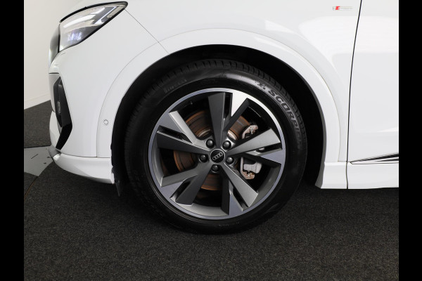 Audi Q4 Sportback e-tron 40 S edition 77 kWh 204 pk | SoH 98% | Navigatie | Parkeersensoren (Park assist) | Achteruitrijcamera | Stoelverwarming | S-Line |
