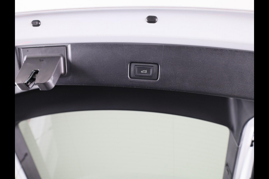 Audi Q4 Sportback e-tron 40 S edition 77 kWh 204 pk | SoH 98% | Navigatie | Parkeersensoren (Park assist) | Achteruitrijcamera | Stoelverwarming | S-Line |