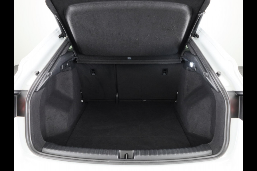 Audi Q4 Sportback e-tron 40 S edition 77 kWh 204 pk | SoH 98% | Navigatie | Parkeersensoren (Park assist) | Achteruitrijcamera | Stoelverwarming | S-Line |