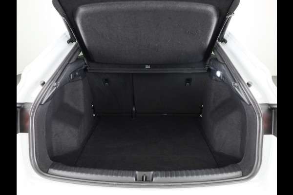Audi Q4 Sportback e-tron 40 S edition 77 kWh 204 pk | SoH 98% | Navigatie | Parkeersensoren (Park assist) | Achteruitrijcamera | Stoelverwarming | S-Line |