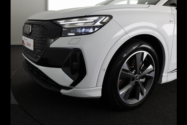 Audi Q4 Sportback e-tron 40 S edition 77 kWh 204 pk | SoH 98% | Navigatie | Parkeersensoren (Park assist) | Achteruitrijcamera | Stoelverwarming | S-Line |