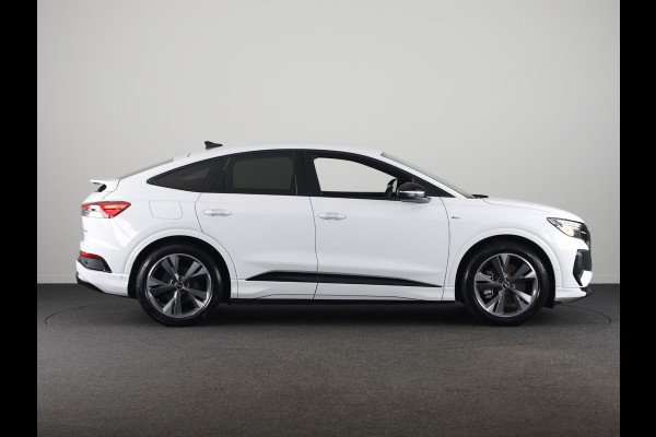 Audi Q4 Sportback e-tron 40 S edition 77 kWh 204 pk | SoH 98% | Navigatie | Parkeersensoren (Park assist) | Achteruitrijcamera | Stoelverwarming | S-Line |