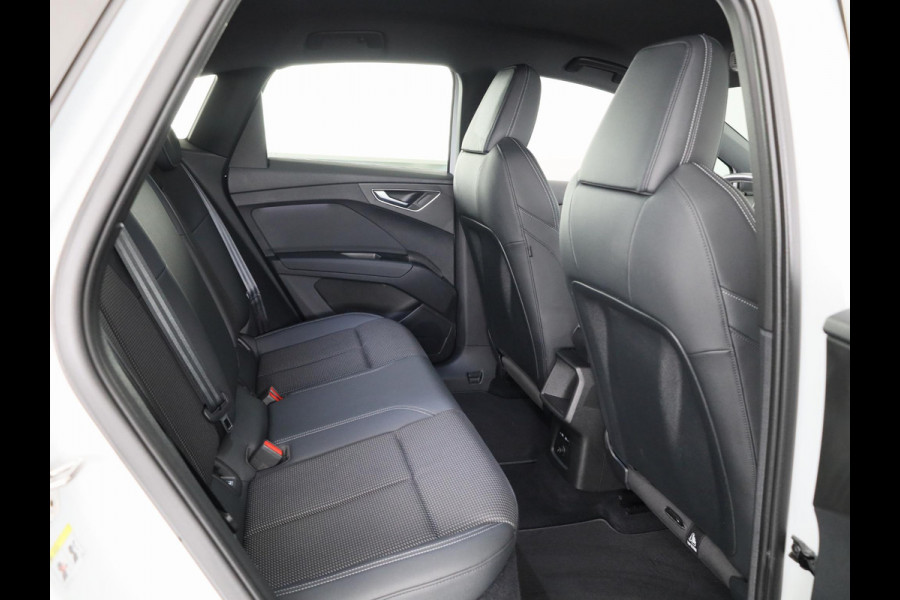 Audi Q4 Sportback e-tron 40 S edition 77 kWh 204 pk | SoH 98% | Navigatie | Parkeersensoren (Park assist) | Achteruitrijcamera | Stoelverwarming | S-Line |