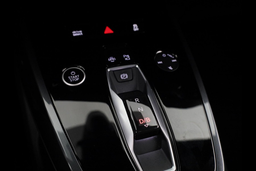 Audi Q4 Sportback e-tron 40 S edition 77 kWh 204 pk | SoH 98% | Navigatie | Parkeersensoren (Park assist) | Achteruitrijcamera | Stoelverwarming | S-Line |