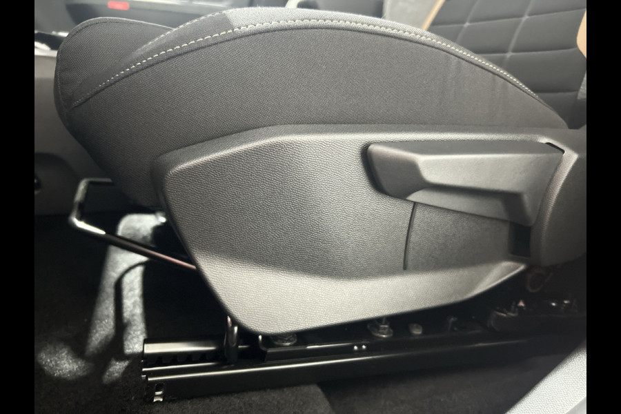 Citroën Ë-C3 Aircross Plus 113pk Comfort Range 44 kWh 11 kw lader | Apple Carplay | Parkeercamera | Zwart dak!