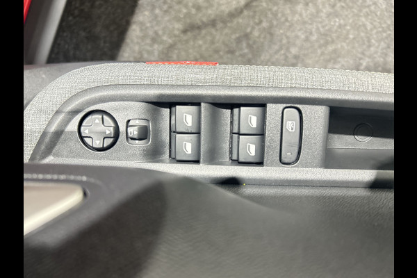 Citroën Ë-C3 Aircross Plus 113pk Comfort Range 44 kWh 11 kw lader | Apple Carplay | Parkeercamera | Zwart dak!