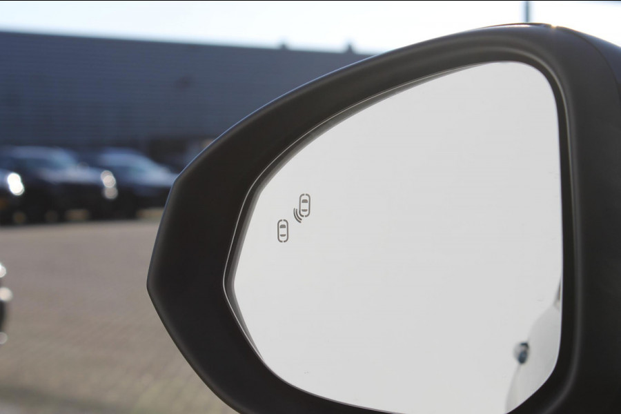 Lynk & Co 01 261PK Automaat Adaptieve Cruise Control / Elektrisch verstelbare voorstoelen / BLIS / Stoelverwarming / Climate Control / Parkeersensoren met 360 gradencamera / Regensensor