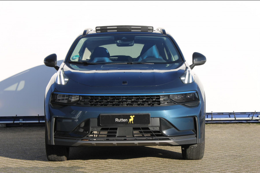 Lynk & Co 01 261PK Automaat Adaptieve Cruise Control / Elektrisch verstelbare voorstoelen / BLIS / Stoelverwarming / Climate Control / Parkeersensoren met 360 gradencamera / Regensensor