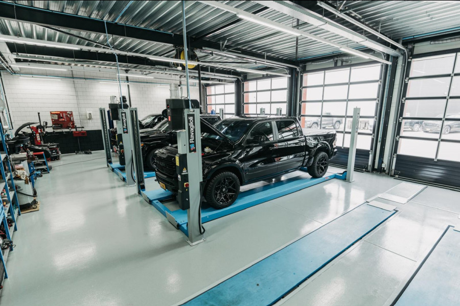 Dodge Ram SPORT | 5.7 V8 4x4 HEMI | PANORAMA DAK | GROOTSCHEM 12 INCH | LPG | Diamond Black Pearl | CREW CAB | DUBBELE CABINE | 5 PERSOONS | DC | VOORRAAD NR 2559 - 3308