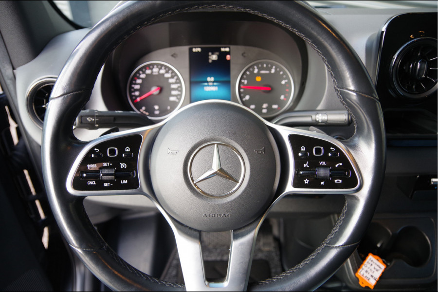 Mercedes-Benz Sprinter 319 3.0 CDI V6 L2H2 AUT. LED, LUCHTVERING, MBUX 10'', 360 CAMERA, STOELVERWARMING, CRUISE, CLIMA, PARKEERSENSOREN