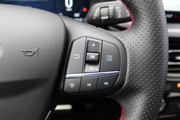 Ford Kuga 2.5-243pk PHEV ST-Line X. Trekgewicht 2.100kg. Nieuw Model ! Van €. 54.937,- voor €. 43.735,- Trekgewicht van 2.100kg ! Elektr. panodak., elektr. trekhaak, stoel-, stuur- en voorraamverw., 360gr. Camera, HUD, AppleCarplay/Androidauto, Elektr. verstelb. comfortstoelen, LED verl.