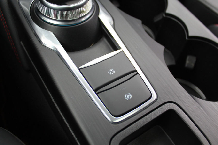 Ford Kuga 2.5-243pk PHEV ST-Line X. Trekgewicht 2.100kg. Nieuw Model ! Van €. 54.937,- voor €. 43.735,- Trekgewicht van 2.100kg ! Elektr. panodak., elektr. trekhaak, stoel-, stuur- en voorraamverw., 360gr. Camera, HUD, AppleCarplay/Androidauto, Elektr. verstelb. comfortstoelen, LED verl.