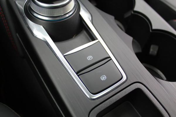 Ford Kuga 2.5-243pk PHEV ST-Line X. Trekgewicht 2.100kg. Nieuw Model ! Van €. 54.937,- voor €. 43.735,- Trekgewicht van 2.100kg ! Elektr. panodak., elektr. trekhaak, stoel-, stuur- en voorraamverw., 360gr. Camera, HUD, AppleCarplay/Androidauto, Elektr. verstelb. comfortstoelen, LED verl.