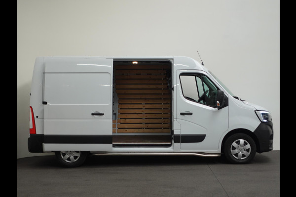 Renault Master T33 2.3 dCi 135PK L2H2 Work Edition Airco Cruise Camera Navi Parkeersensoren Trekhaak