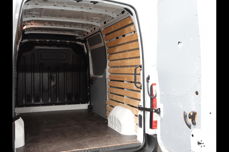 Renault Master T33 2.3 dCi 135PK L2H2 Work Edition Airco Cruise Camera Navi Parkeersensoren Trekhaak