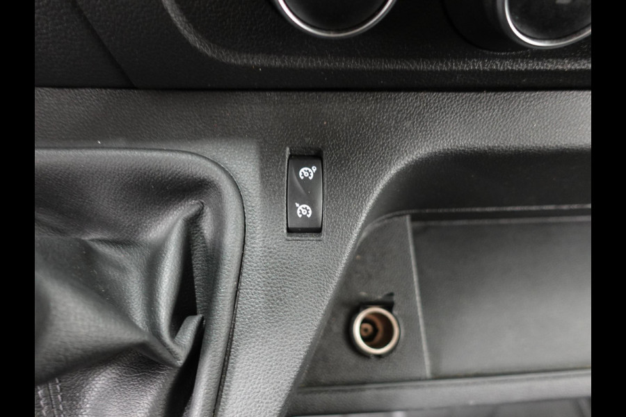 Renault Master T33 2.3 dCi 135PK L2H2 Work Edition Airco Cruise Camera Navi Parkeersensoren Trekhaak