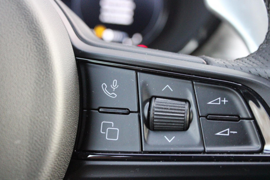 Alfa Romeo Tonale PHEV 280PK VELOCE | HARMAN/KARDON PREMIUM AUDIO | PREMIUM PACK: LEDEREN BEKLEDING/GEVENTILEERDE VOORSTOELEN/4-VOUDIG ELEKTRISCH VERSTELBARE LENDESTEUN VOORSTOELEN | WINTERPACK: STOEL/STUUR VERWARMING | STOEL VENTILATIE | TECHNOLOGY PACK: PARKEERWAARSCHUWING VOOR EN ACHTER/360° CAMERA/AUTOMATISCH INPARKEREN/ AUTONOMOUS DRIVING LEVEL 2: ADAPTIVE CRUISE CONTROL/LANE CENTERING ASSIST/TRAFFIC JAM ASSIST DODEHOEK DETECTIE AUTOMATISCH DIMMENDE BUITENSPIEGELS | DRAADLOZE TELEFOONLADER | FULL LED MATRIX KOPLAMPEN | DUAL STAGE VALVE: ACTIEVE DEMPING | KEYLESS ENTRY/START | 20" L