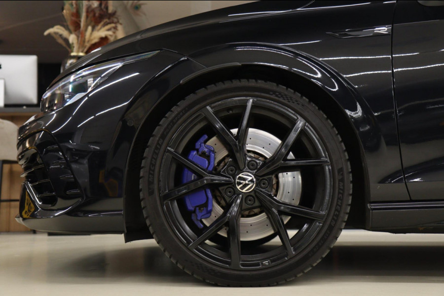 Volkswagen Golf 2.0 TSI R 4Motion /PERFORMANCE/AKRAP/PANO/HUD/IQ/H-K/VOL