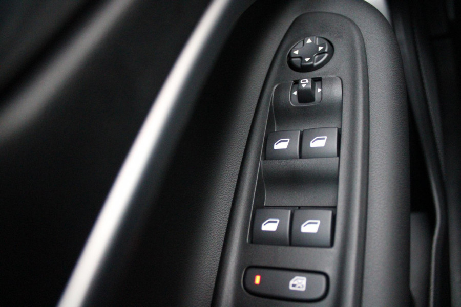 Jeep Avenger 1.2 110PK e-HYbrid SUMMIT | JBL PREMIUM AUDIO SYSTEEM | ACHTERUITRIJ CAMERA | STOEL VERWARMING | SFEERVERLICHTING | FULL LED KOPLAMPEN | 18" LICHTMETALEN VELGEN | DRAADLOZE TELEFOONLADER | DRAADLOZE APPLE CARPLAY/ANDROID AUTO | ADAPTIVE CRUISE CONTROL | PARKEERSENSOREN VOOR EN ACHTER | KEYLESS ENTRY/START | DODEHOEK DETECTIE | ELEKTRISCH BEDIENBARE ACHTERKLEP | VERWARMDE VOORRUIT | EXTRA GETINTE ACHTERRUITEN |