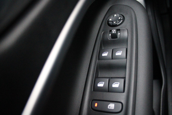 Jeep Avenger 1.2 110PK e-HYbrid SUMMIT | JBL PREMIUM AUDIO SYSTEEM | ACHTERUITRIJ CAMERA | STOEL VERWARMING | SFEERVERLICHTING | FULL LED KOPLAMPEN | 18" LICHTMETALEN VELGEN | DRAADLOZE TELEFOONLADER | DRAADLOZE APPLE CARPLAY/ANDROID AUTO | ADAPTIVE CRUISE CONTROL | PARKEERSENSOREN VOOR EN ACHTER | KEYLESS ENTRY/START | DODEHOEK DETECTIE | ELEKTRISCH BEDIENBARE ACHTERKLEP | VERWARMDE VOORRUIT | EXTRA GETINTE ACHTERRUITEN |