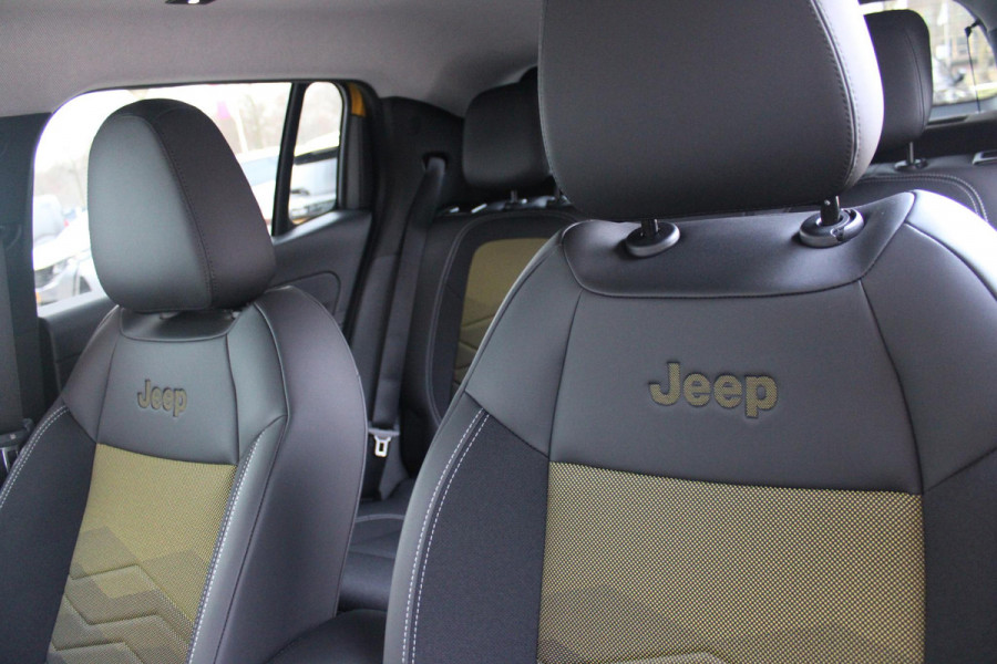 Jeep Avenger 1.2 110PK e-HYbrid SUMMIT | JBL PREMIUM AUDIO SYSTEEM | ACHTERUITRIJ CAMERA | STOEL VERWARMING | SFEERVERLICHTING | FULL LED KOPLAMPEN | 18" LICHTMETALEN VELGEN | DRAADLOZE TELEFOONLADER | DRAADLOZE APPLE CARPLAY/ANDROID AUTO | ADAPTIVE CRUISE CONTROL | PARKEERSENSOREN VOOR EN ACHTER | KEYLESS ENTRY/START | DODEHOEK DETECTIE | ELEKTRISCH BEDIENBARE ACHTERKLEP | VERWARMDE VOORRUIT | EXTRA GETINTE ACHTERRUITEN |