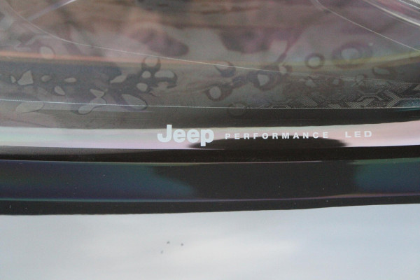 Jeep Avenger 1.2 110PK e-HYbrid SUMMIT | JBL PREMIUM AUDIO SYSTEEM | ACHTERUITRIJ CAMERA | STOEL VERWARMING | SFEERVERLICHTING | FULL LED KOPLAMPEN | 18" LICHTMETALEN VELGEN | DRAADLOZE TELEFOONLADER | DRAADLOZE APPLE CARPLAY/ANDROID AUTO | ADAPTIVE CRUISE CONTROL | PARKEERSENSOREN VOOR EN ACHTER | KEYLESS ENTRY/START | DODEHOEK DETECTIE | ELEKTRISCH BEDIENBARE ACHTERKLEP | VERWARMDE VOORRUIT | EXTRA GETINTE ACHTERRUITEN |