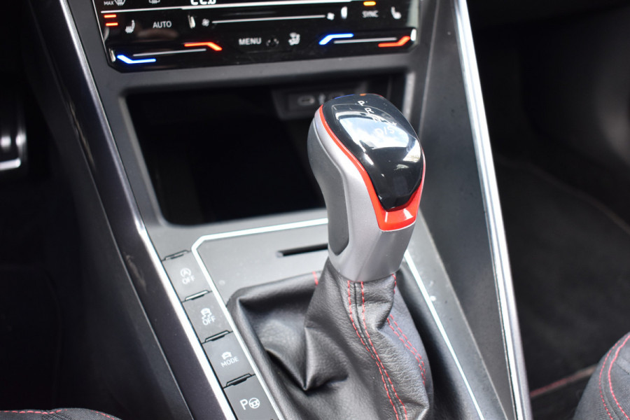 Volkswagen Polo 2.0 TSI GTI TSI 210PK DSG GTI-SPORT LED/CARPLAY/PDC FABRIEKS GARANTIE