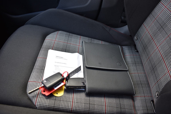 Volkswagen Polo 2.0 TSI GTI TSI 210PK DSG GTI-SPORT LED/CARPLAY/PDC FABRIEKS GARANTIE