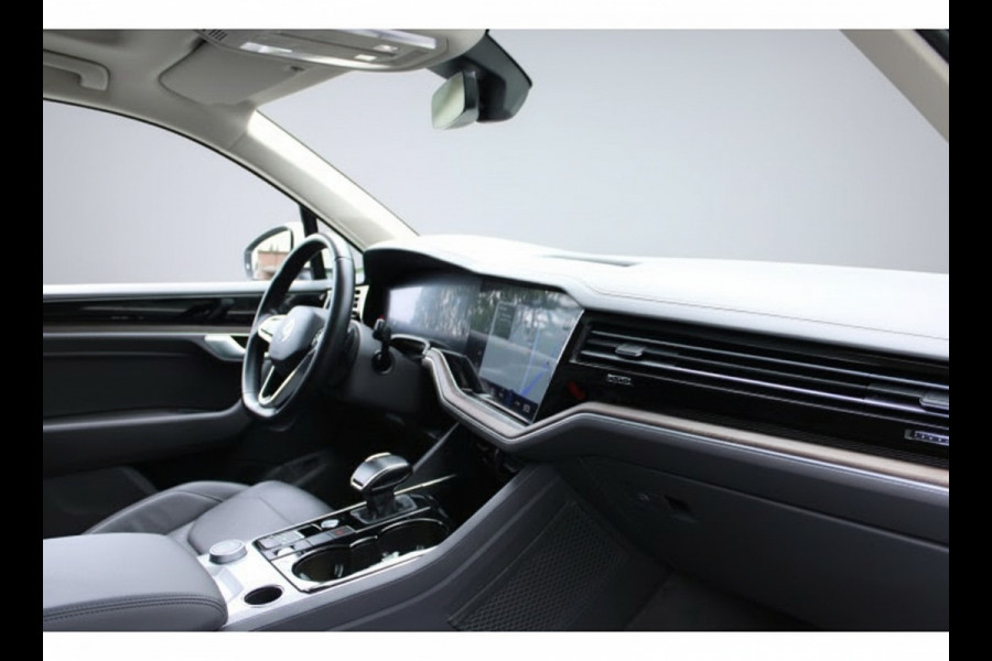 Volkswagen Touareg 3.0 TSi eHybrid ATMOSPHERE 4MOTION TREKHAAK/HEAD-UP/PANORAMADAK
