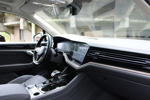 Volkswagen Touareg 3.0 TSi eHybrid ATMOSPHERE 4MOTION TREKHAAK/HEAD-UP/PANORAMADAK