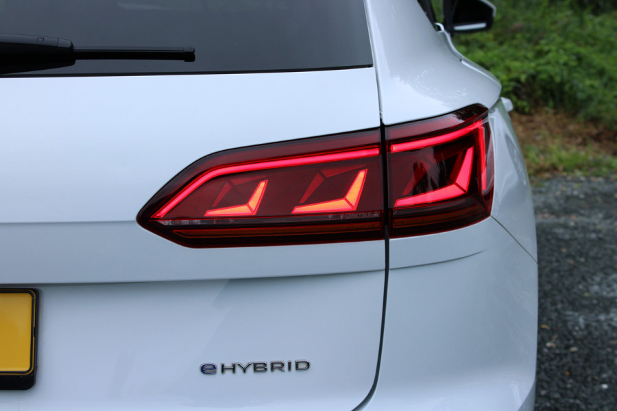 Volkswagen Touareg 3.0 TSi eHybrid ATMOSPHERE 4MOTION TREKHAAK/HEAD-UP/PANORAMADAK